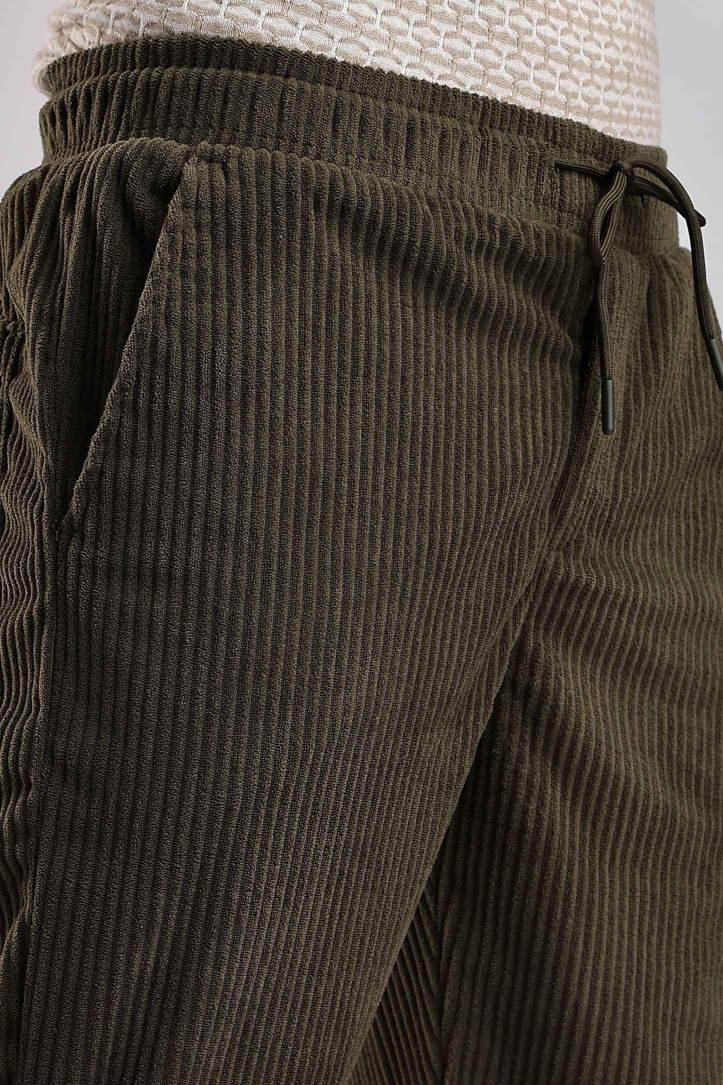 Men Corduroy Relaxed Traveller-Olive