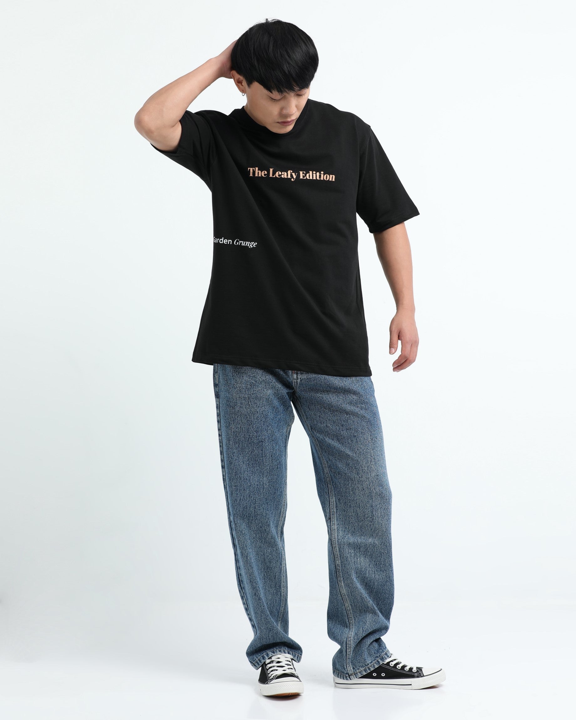 WELLNESS IN BLOOM BLACK TEE - Oversized fit