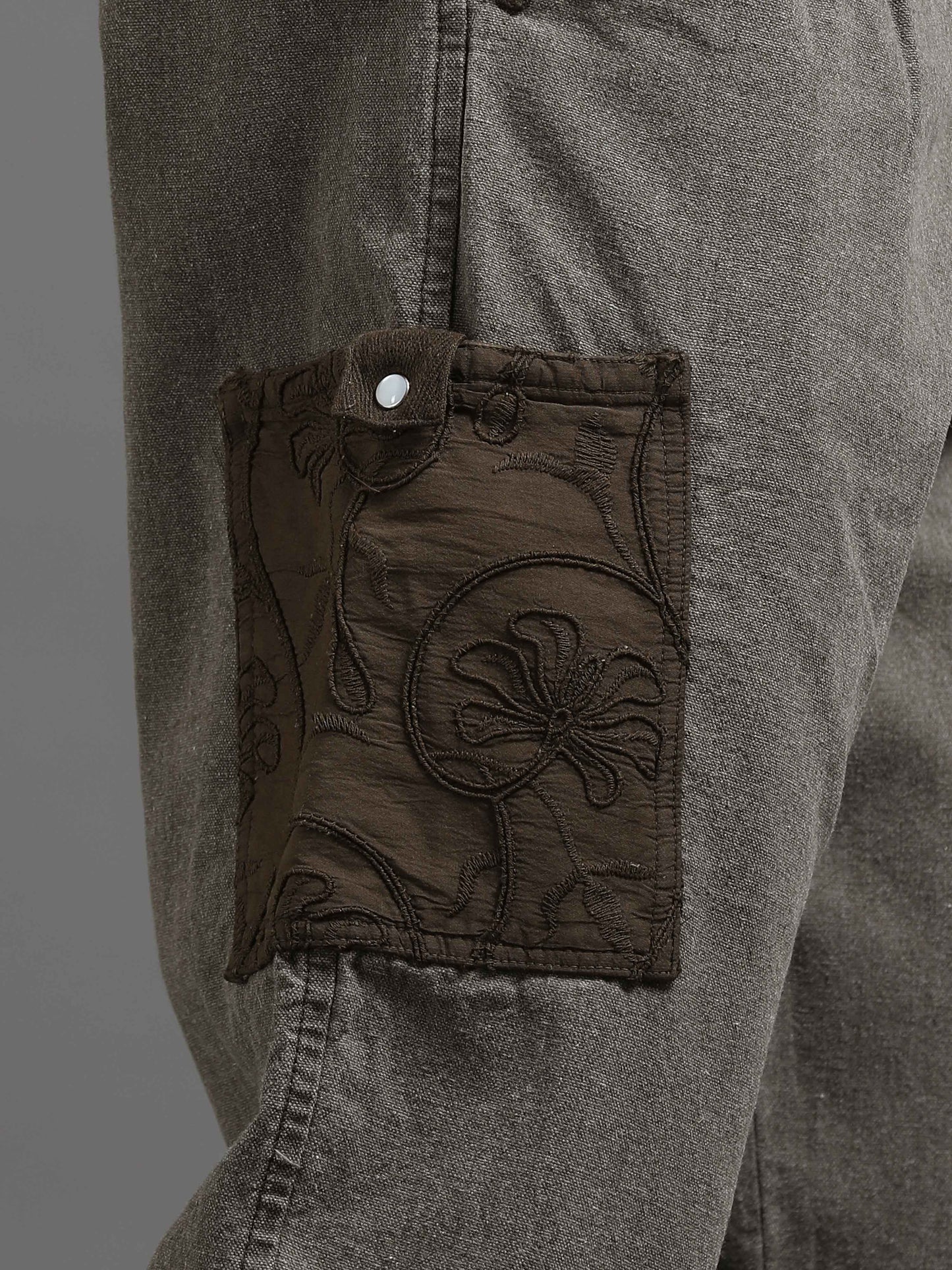 Ecru Pleated Cargo Pant In Grey
