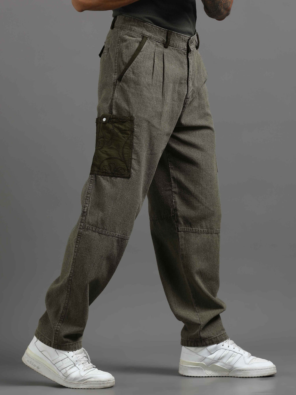 Ecru Pleated Cargo Pant In Olive