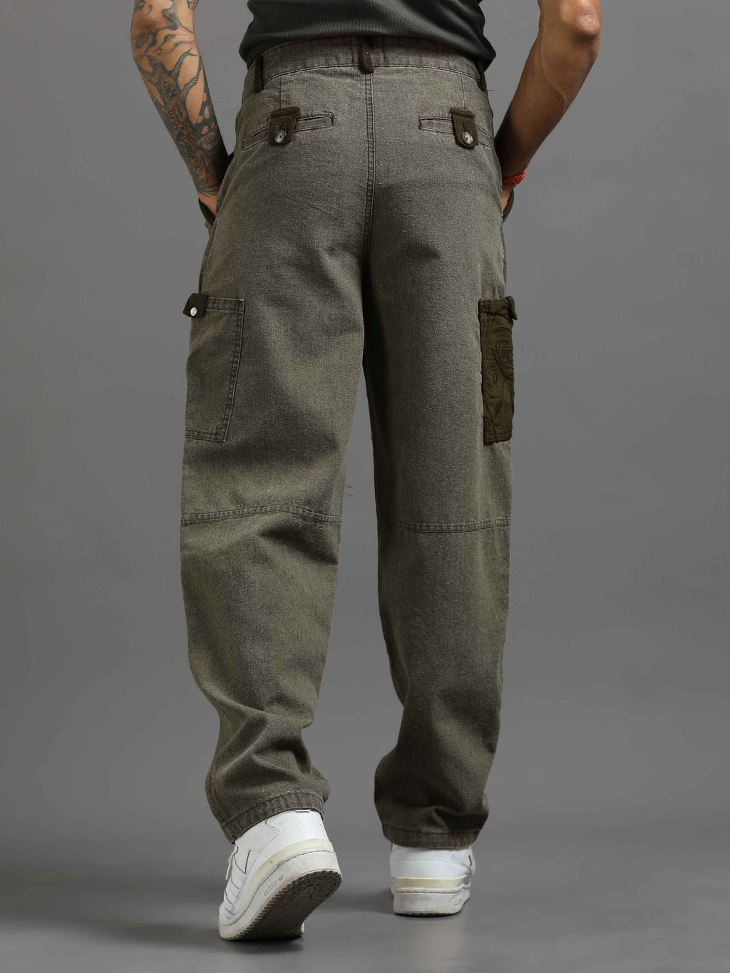 Ecru Pleated Cargo Pant In Olive