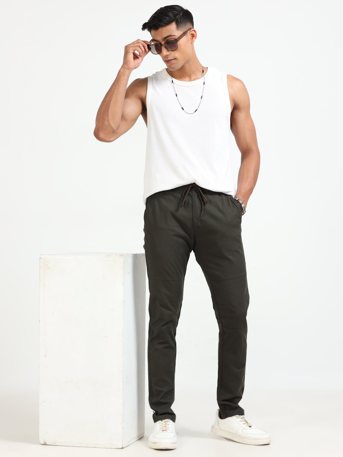 Men Linen Traveller Pant-Olive