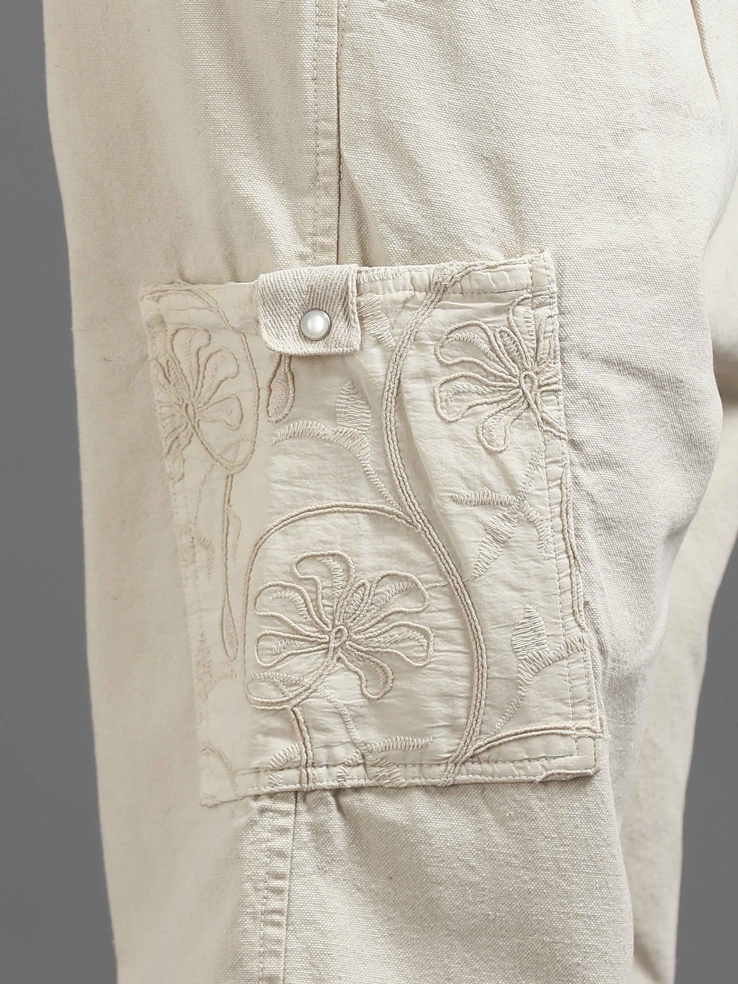 Ecru Pleated Cargo Pant In Cream
