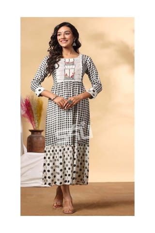 37.8k Likes, 320 Comments - Deeplina Deka (@deeplina_deka) on Instagram:  “All about yest… | Saree blouse designs latest, Blouse designs latest,  Saree blouse designs
